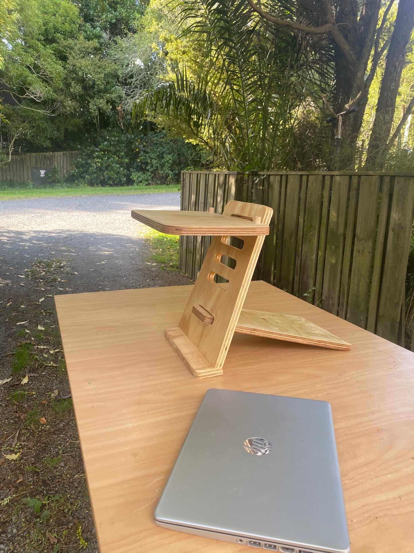 Adjustable standing desk