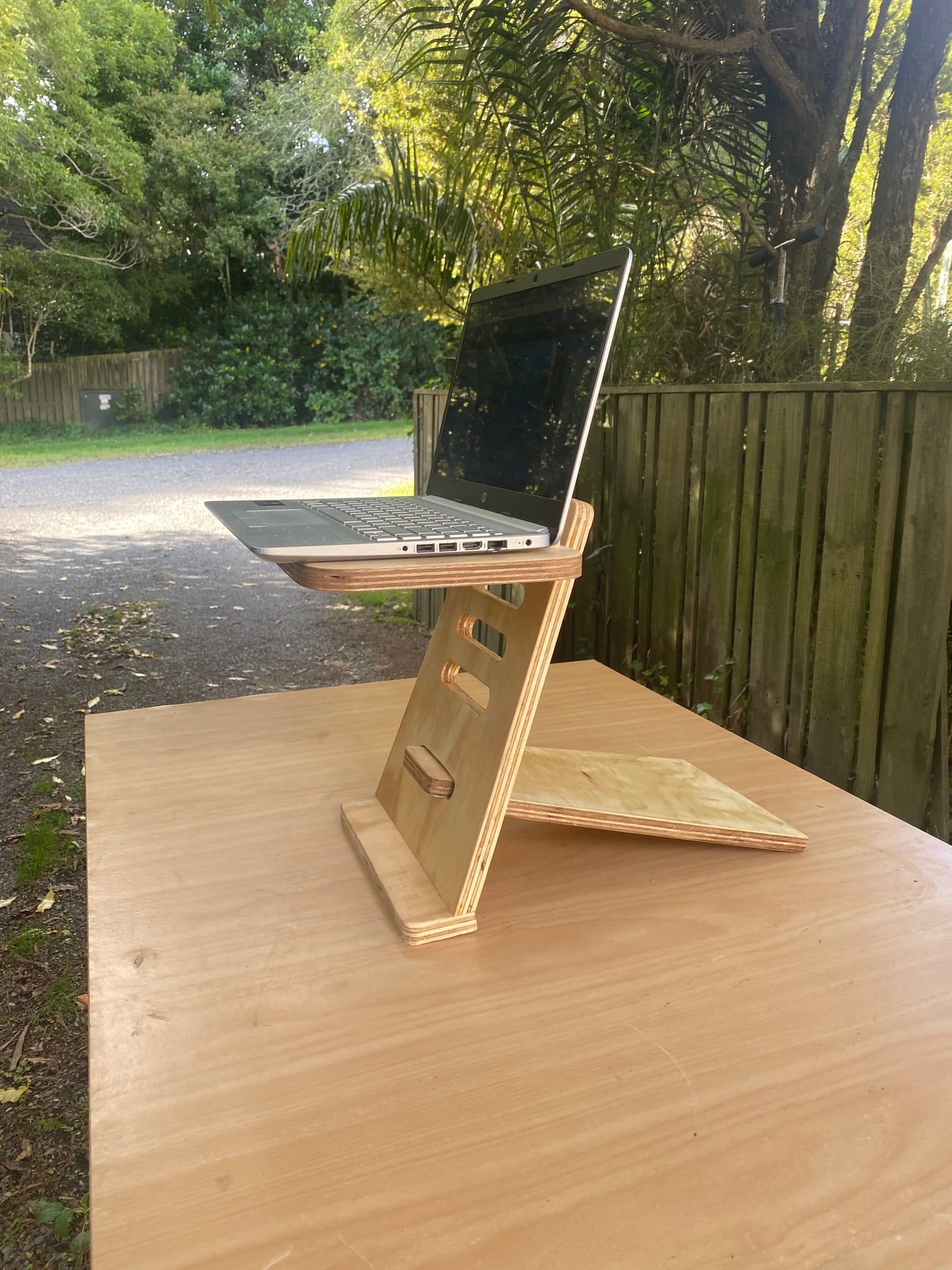 Adjustable standing desk